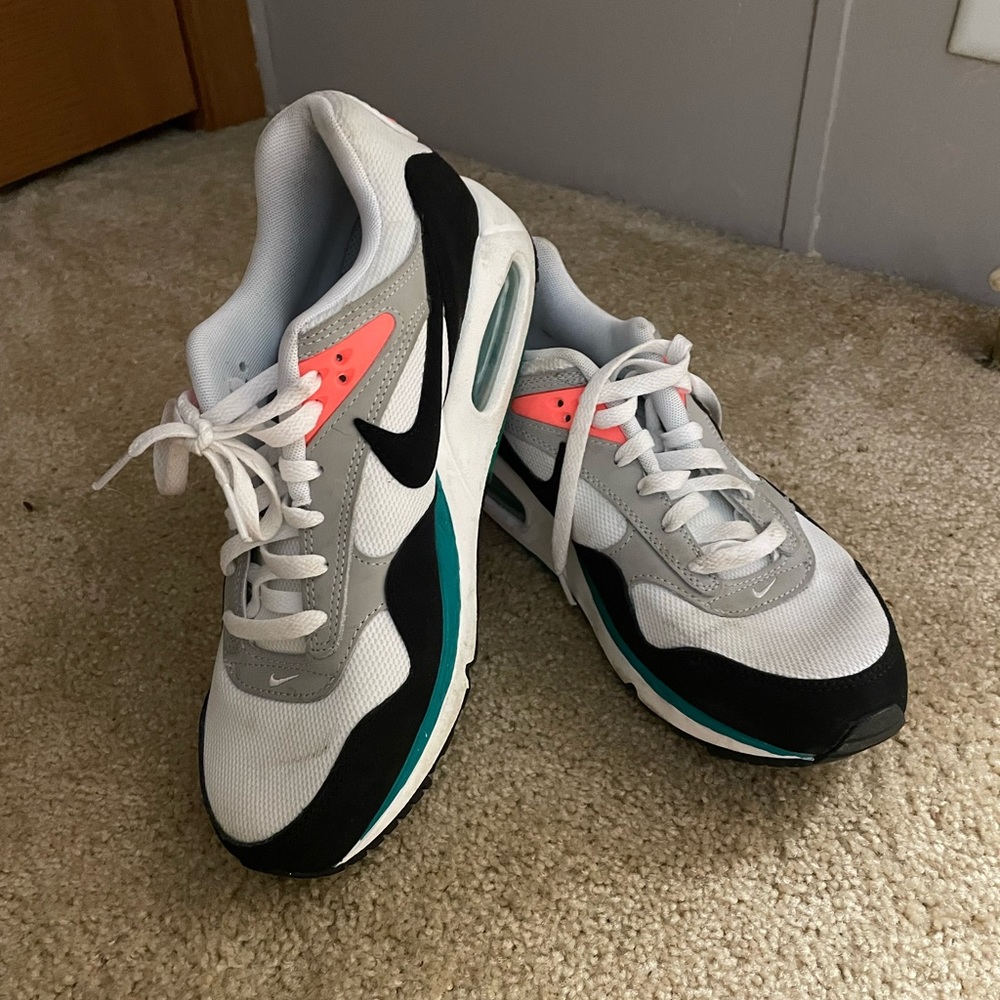 NIKE air max correlate